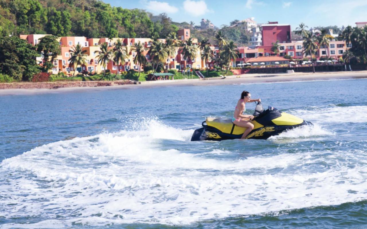 Taj Cidade De Goa Horizon, Goa Panaji Exterior foto Jet skiing in Goa